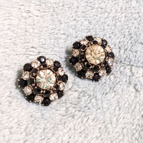 Vintage 60's Black & Clear Rhinestone Button Clip Earrings - Picture 6 of 11